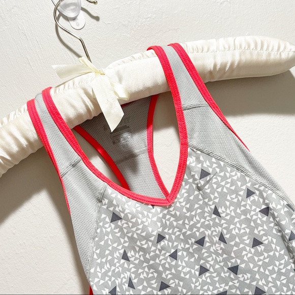 Bundle Of 2 NIKE DRI-FIT Running Tanks - Picture 5 of 13